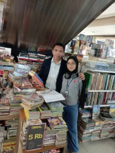 Analisis Hensa: Pola Komunikasi Seskab Teddy lewat Berburu Buku di Blok M, Dekatkan Pemerintah ke Rakyat