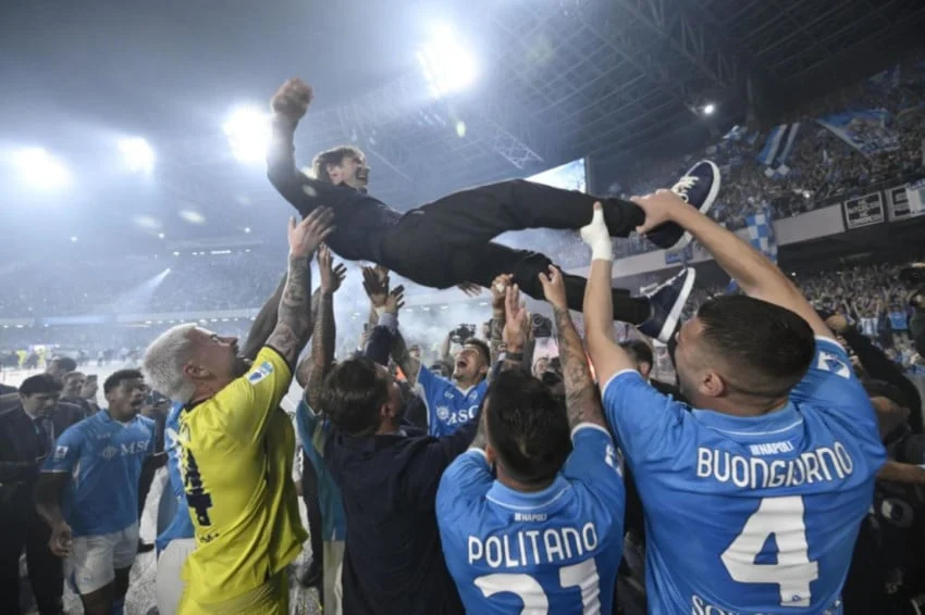 Antonio Conte di Persimpangan Karier: Dari Napoli ke Roma, Apa Selanjutnya?