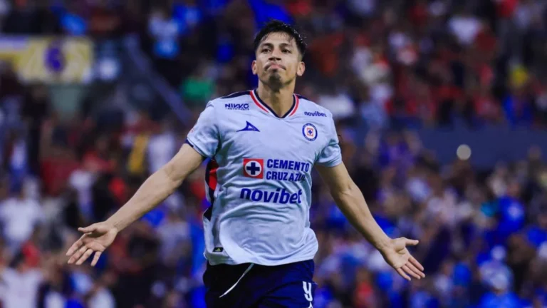 Cruz Azul Gemilang: Kemenangan 4-1 atas Necaxa Bawa Tim ke Puncak Liga MX 2025-26
