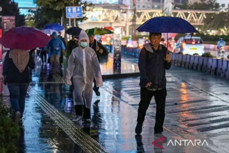 Cuaca Jakarta Hari Ini: Berawan Tebal, Hujan Ringan hingga Sedang, Suhu 24‑31°C – Waspadai Potensi Hujan Siang