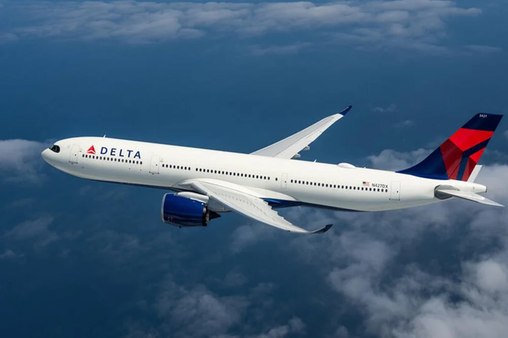 Delta Airlines Hadir di Berbagai Insiden dan Acara Amal: Dari Penumpang Dikeluarkan Hingga Donasi untuk Kanker