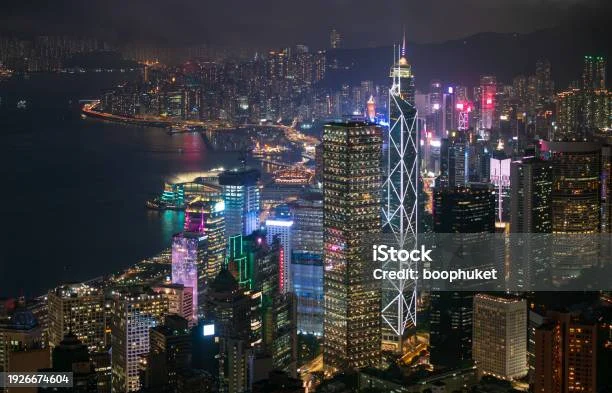Hong Kong: Dari Puncak Keuangan hingga Jejak Triad, Apa yang Membuat Kota Ini Jadi Magnet Global?