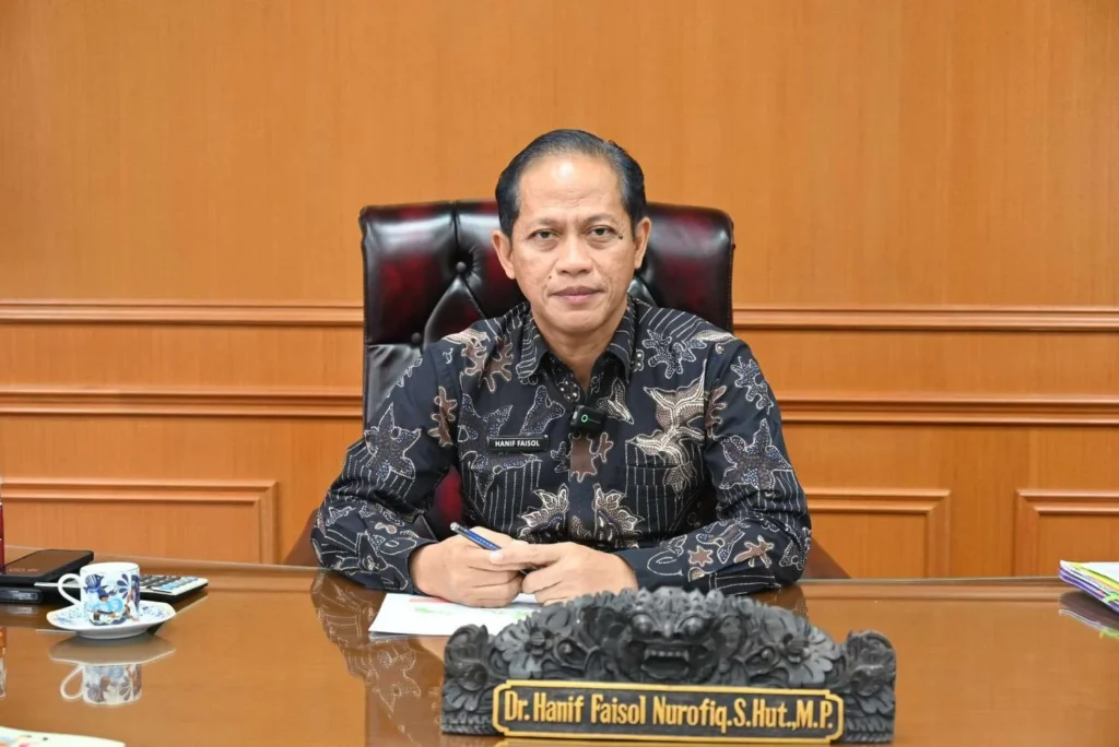 Jumhur Hidayat Resmi Dilantik Menteri Lingkungan Hidup, Tantangan Besar Sampah dan Ekologi Menanti