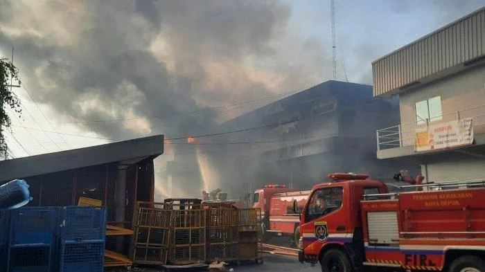 Kebakaran Gudang Depok Menghangatkan Langit: Ledakan Kembang Api, Korban Jiwa Selamat, Kerugian Miliaran Rupiah