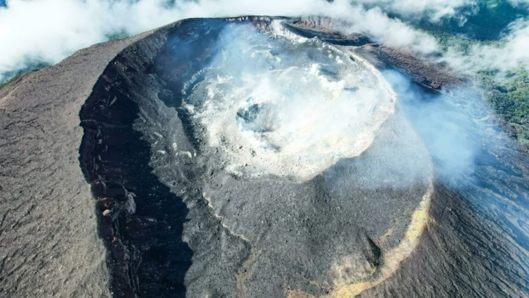 Kenaikan Suhu Kawah hingga 460°C: Gunung Slamet Siap Mengguncang Lima Kabupaten