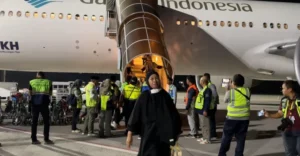 Kepanikan di Bandara: Penangkapan KPK, Gangguan Teknis Haji, dan Kebangkitan Penerbangan Iran