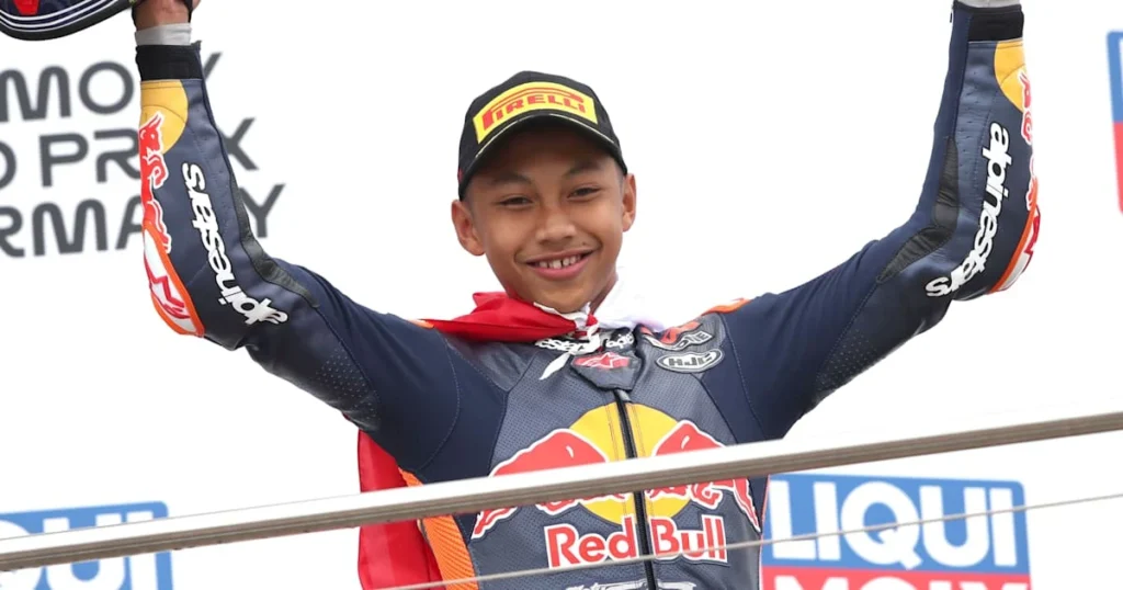 Kiandra Ramadhipa Raih Kemenangan Gemilang di Race 2 Red Bull Rookies Cup Jerez 2026
