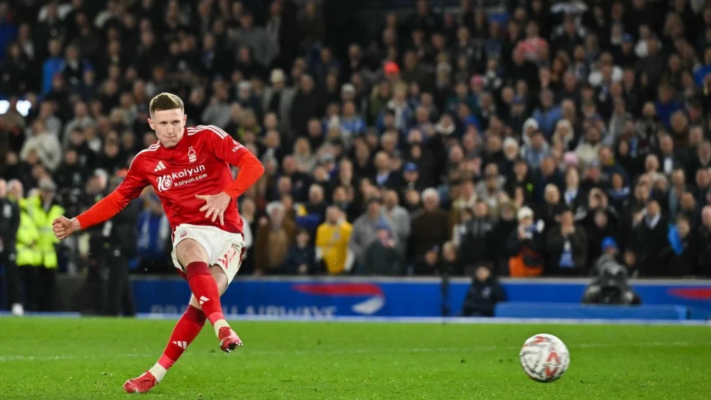 Manchester United Ragu Rekrut Adam Wharton: Faktor Finansial dan Strategi Transfer Mengguncang Harapan Fans
