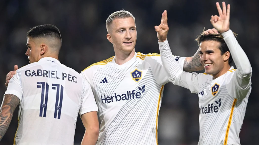 Marco Reus Bawa LA Galaxy Raih Kemenangan Dramatis atas Real Salt Lake, Klub Hiasi Patung Cobi Jones