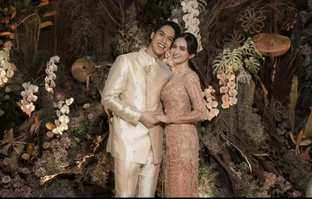 Pernikahan El Rumi & Syifa Hadju Dimeriahkan Dewa 19 dan Penyanyi Internasional Misterius Berinisial B