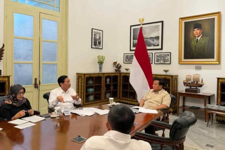 Prabowo dan Luhut Bahas Ketahanan Ekonomi Indonesia di Istana Merdeka