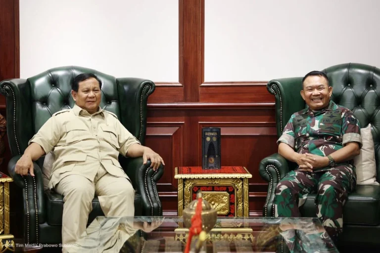 Prabowo Subianto Tunjuk Jenderal Dudung sebagai Kepala Staf Kepresidenan: Strategi Mengendalikan Bayang‑bayang ‘Matahari Kembar’