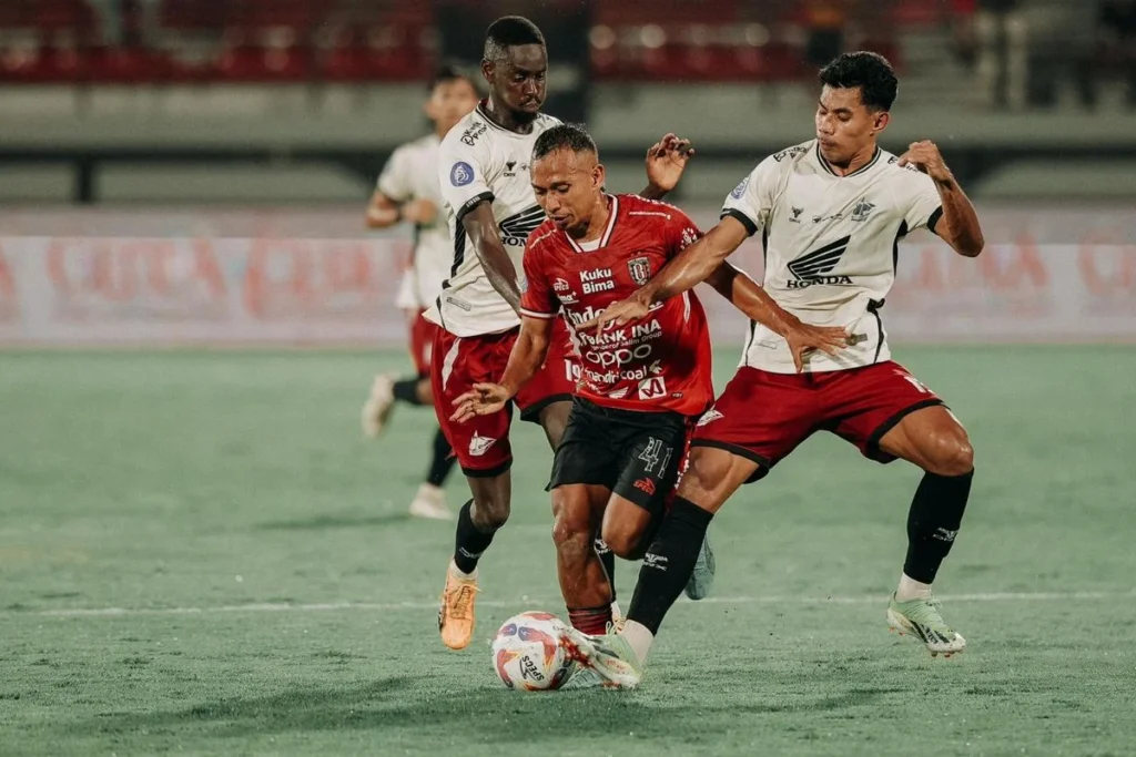 Serdadu Tridatu Gempur: Bali United vs PSM Makassar Berujung 2-0, Kemenangan Berkelanjutan di Kapten I Wayan Dipta