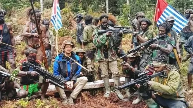 TNI Papua Ungkap Dua Insiden Baku Tembak di Puncak: Fakta, Korban, dan Kontroversi
