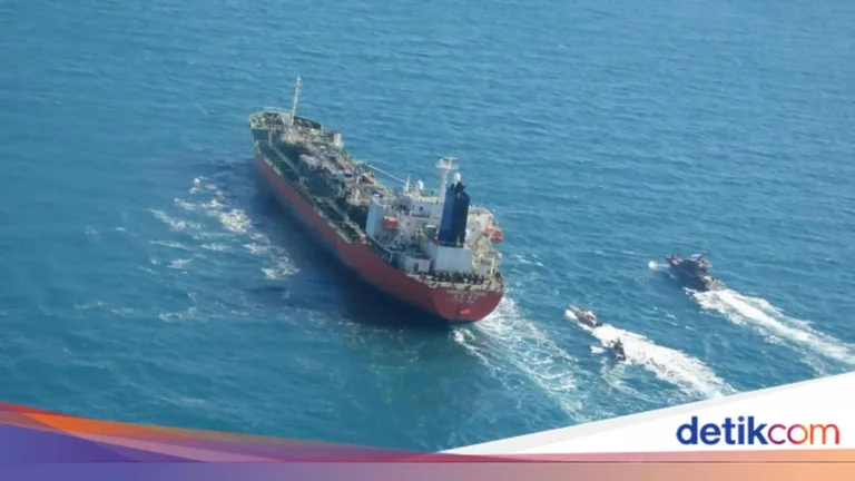 Trump Hormuz: Perintah Tembak Kapal Iran Penebar Ranjau Guncang Keamanan Laut Dunia