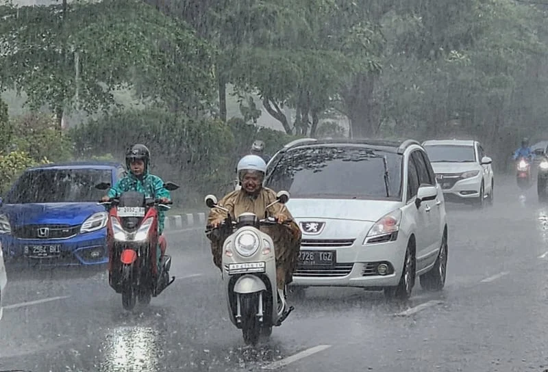 Waspada Cuaca Ekstrem: Jakarta Siapkan Antisipasi Banjir dan Panas Tinggi, Dampak pada Kendaraan Listrik