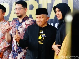 Amien Rais Soroti Menurunnya Kelas Menengah, Peringatan Kritis untuk Stabilitas Ekonomi Nasional