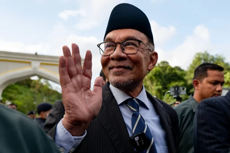 Anwar Ibrahim: Pemimpin yang Berkomitmen terhadap Pendidikan dan Kesejahteraan Rakyat