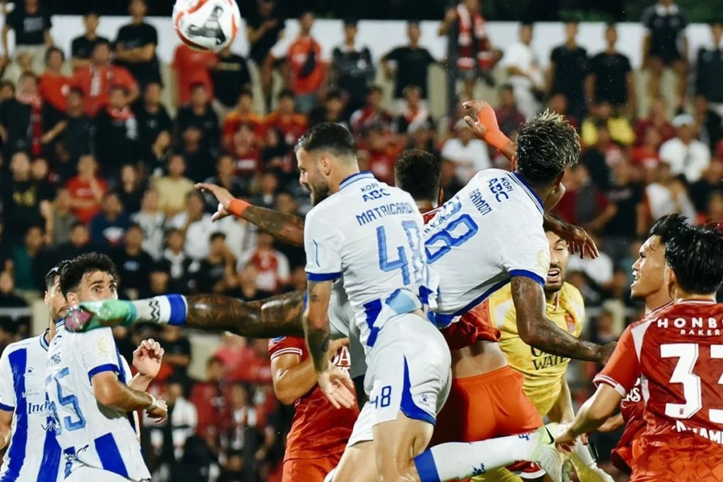 Bojan Hodak Tegaskan Fokus Persib: Lupakan Konvoi Juara, Persiapkan Laga Penentu Lawan Persijap