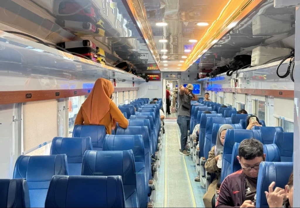 Dinamiknya Daerah Istimewa Yogyakarta: Kereta Joglosemarkerto, Musim Hujan, dan Gemerlap Pop Jawa