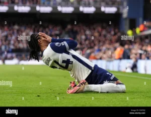 Djed Spence Bawa Tottenham Selamat dari Batas Bawah Premier League