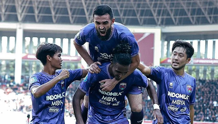 Drama Menegangkan Liga 1: Persib Balik ke Puncak, Persis Solo Usahakan Selamat dari Degradasi