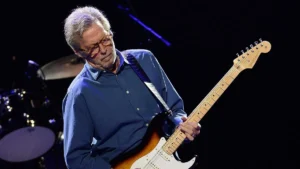 Insiden Tak Terduga Menghampiri Eric Clapton di Konser Spanyol
