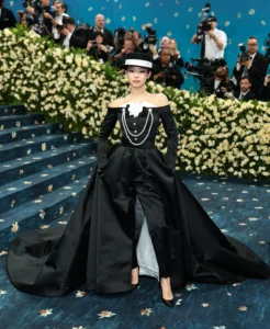 Jennie BLACKPINK Hidupkan Kembali Tren Skinny Brows di Met Gala 2026, Bikin Dunia Fashion Terpukau