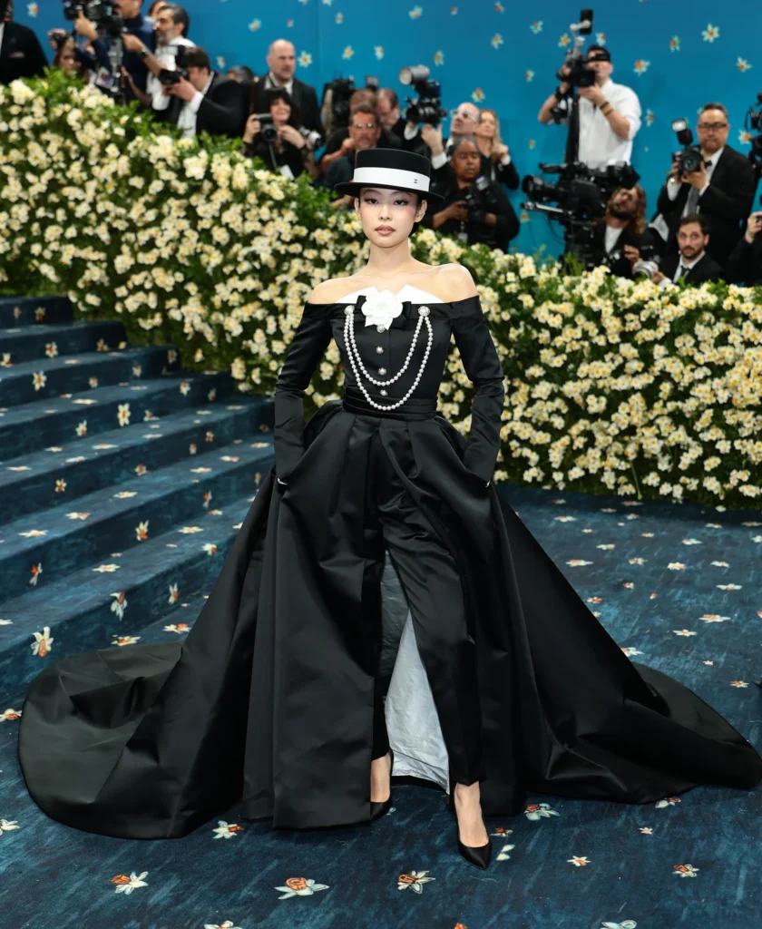 Jennie BLACKPINK Hidupkan Kembali Tren Skinny Brows di Met Gala 2026, Bikin Dunia Fashion Terpukau