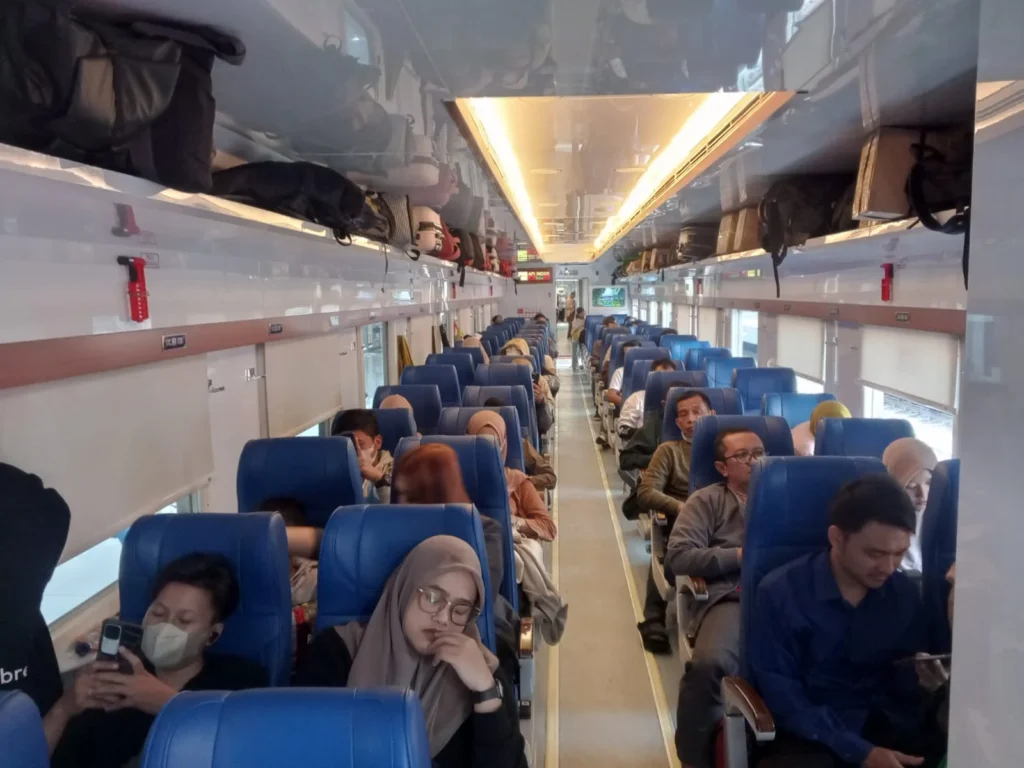 KAI Batasi Kecepatan Kereta Jarak Jauh di Bekasi Timur, Penumpang Wajib Waspada!