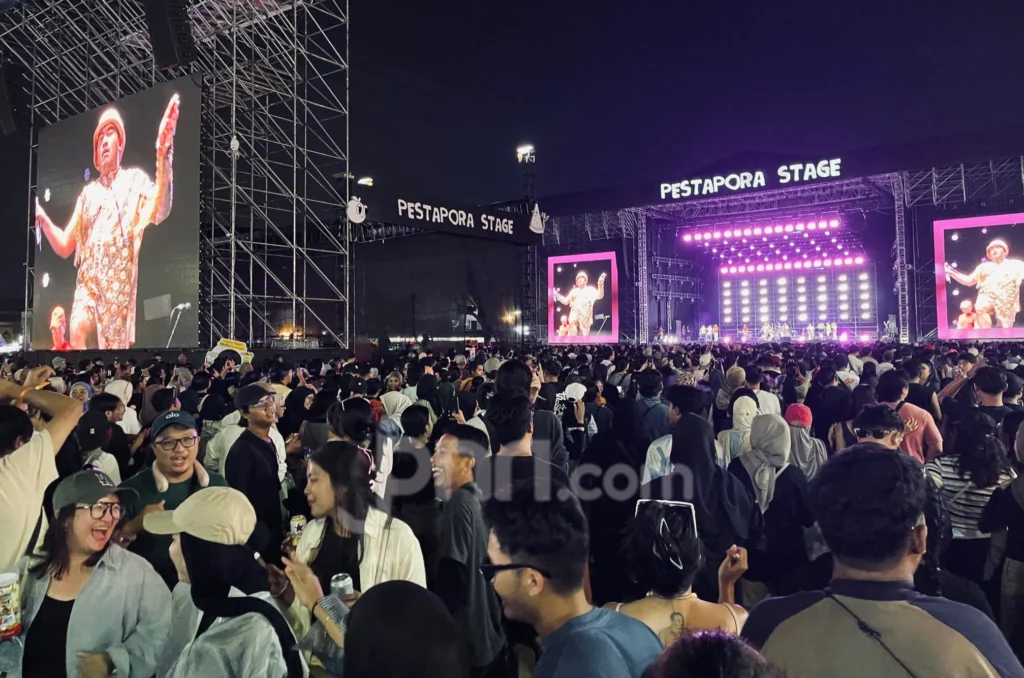 Kejutan Romantis Danilla di OTW Pestapora 2026 Day 3: Suami Terkejut, Kangen Band Bersenandung Sheila On 7