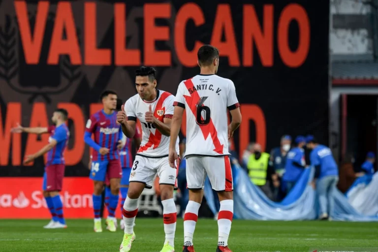 Kemenangan Dramatis Rayo Vallecano vs Strasbourg di Kandang, Dibalut Solidarisasi Palestina