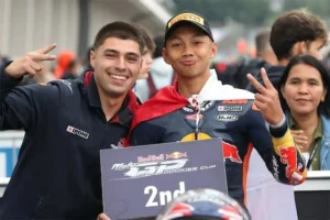 Kiandra Ramadhipa dan Veda Ega Pratama Torehkan Pencapaian di Red Bull MotoGP Rookies Cup dan Moto3
