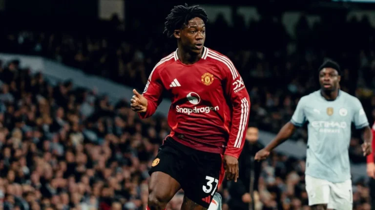 Kobbie Mainoo Buktikan Kebangkitan di Manchester United: Kontrak Baru, Peran Sentral, dan Pesan Emosional untuk Casemiro