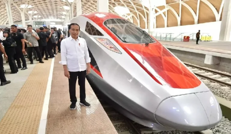KPK Gandeng Saksi Utama, Ungkap Rangkaian Korupsi Proyek Kereta Api, Whoosh, dan Bea Cukai dalam Pemeriksaan Besok