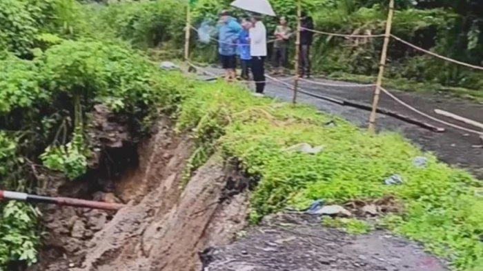 Longsor Agam Tumbuk 3 Rumah, 1 Tewas, 6 Dirawat – Warga Geger di Jorong Gantiang Baruah