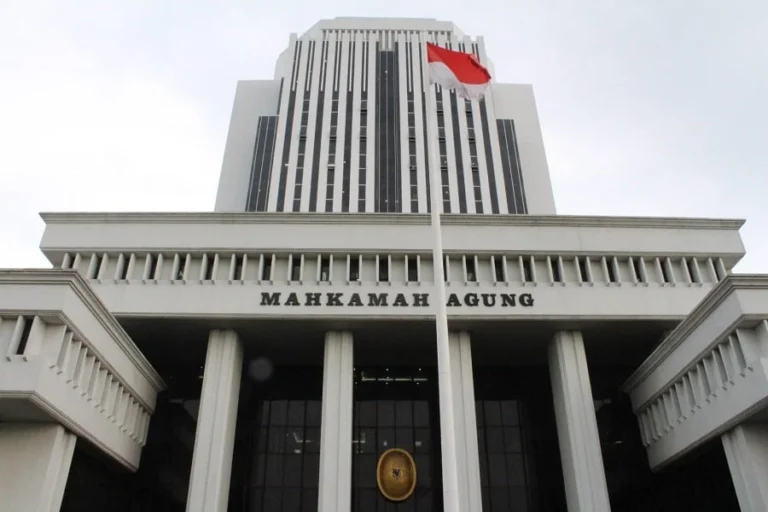 Mahkamah Agung dan Dinamika Hukum di Indonesia: Dari Kasus Dago Elos hingga Penerapan Business Judgement Rule