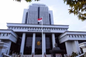 Mahkamah Agung dan Kasus-Kasus yang Mempengaruhi Ekonomi dan Politik