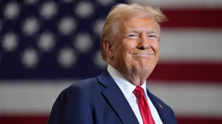 Paspor AS Edisi Khusus: Wajah Donald Trump Dijadikan Simbol Patriotisme, Menuai Protes Publik