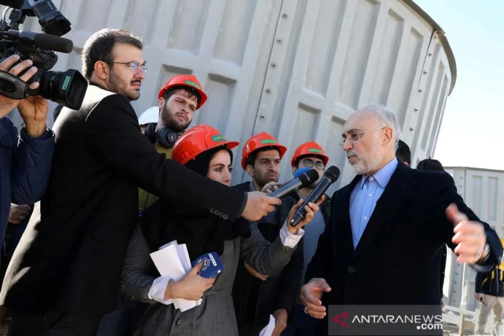 Pengayaan Uranium Iran: Antara Citra Politik dan Keamanan Global
