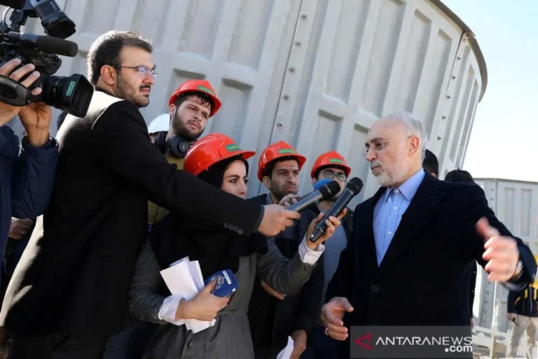 Pengayaan Uranium Iran: Antara Citra Politik dan Keamanan Global
