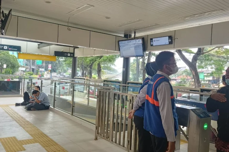 Penutupan Halte Manggarai Ditunda: Transjakarta Pastikan Kenyamanan Penumpang
