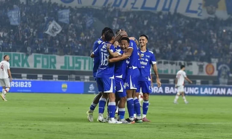 Persib Bandung dan Borneo FC Berebut Gelar Juara Super League 2025/2026