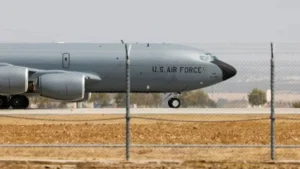 Pesawat Tanker KC-135 AS Kirim Sinyal Darurat 7700, Hilang Radar di Langit Qatar dan Menimbulkan Ketegangan Regional