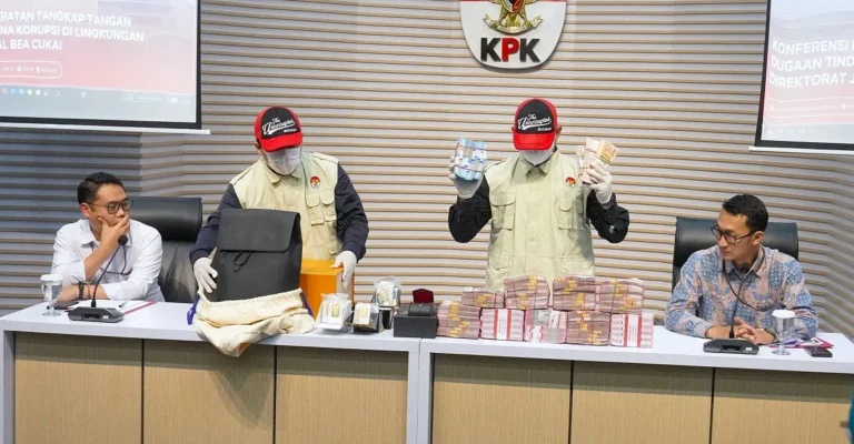 Petugas Bea Cukai Ahmad Dedi Diperiksa KPK Terkait Dugaan Suap Importasi Barang