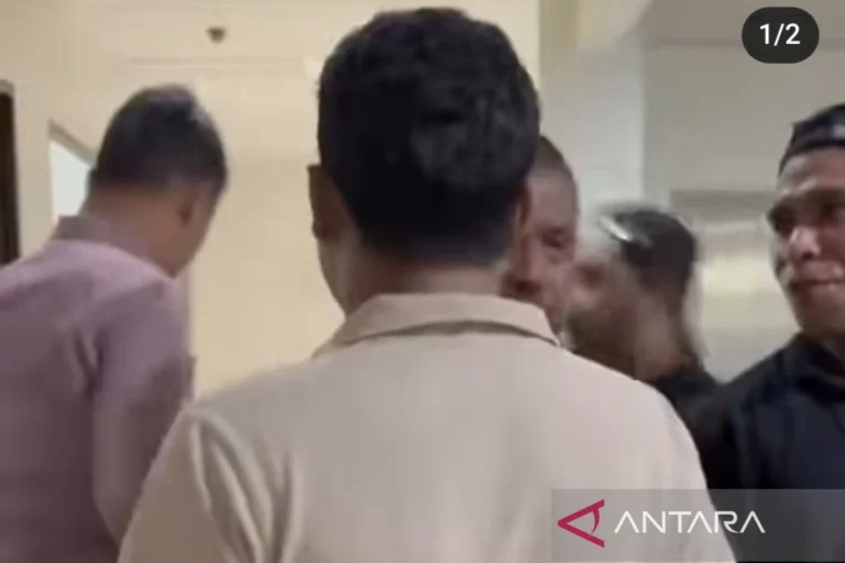Polisi Tangkap Dua Pelaku Pemukulan Bro Ron, Wakil Ketua Umum PSI, di Menteng
