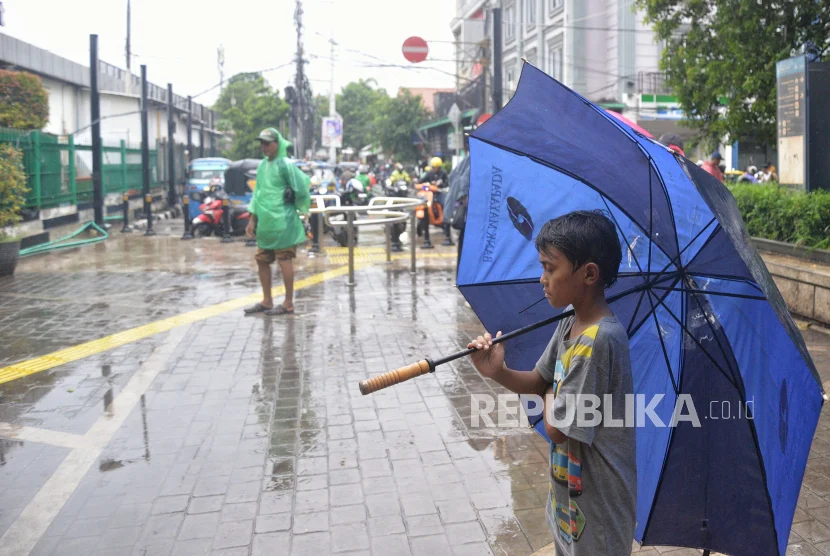Prakiraan Cuaca Hari Ini: Hujan Ringan Sebar Semarang, Jakarta, dan Pati, Waspada di Kepri