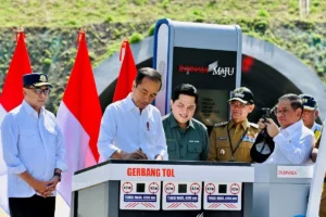 Presiden Jokowi Meresmikan Bandara YIA, Tol Cisumdawu Mengalami Retakan