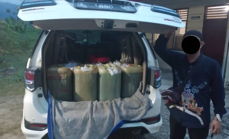 Pria di Lampung Ditangkap Polisi karena Angkut BBM Subsidi Pakai Fortuner