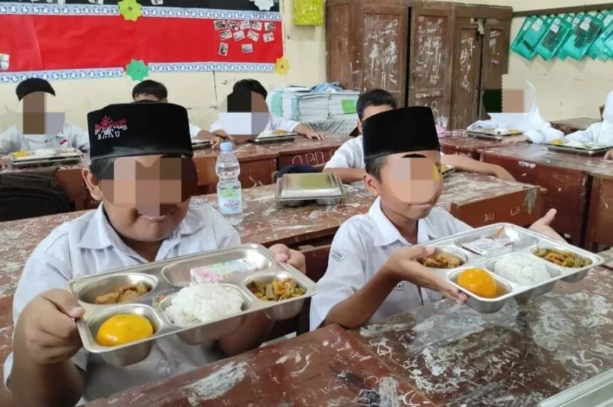 Ratusan Siswa di Surabaya Keracunan Setelah Mengonsumsi Makanan Bergizi Gratis